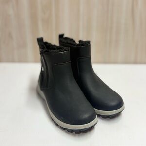 Khombu Black and Gray Kids Boots